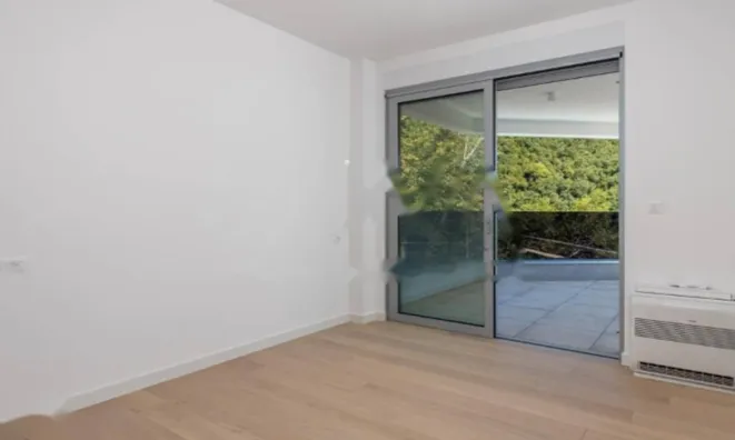 Недвижимость Четырёхкомнатная квартира Центр: 9