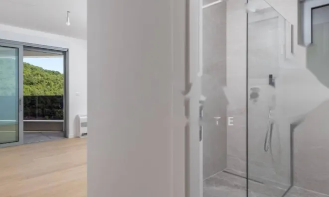 Недвижимость Четырёхкомнатная квартира Центр: 15