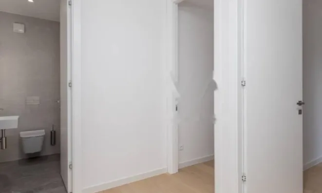 Недвижимость Четырёхкомнатная квартира Центр: 20