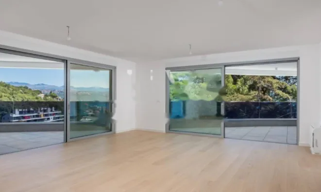 Недвижимость Четырёхкомнатная квартира Центр: 24