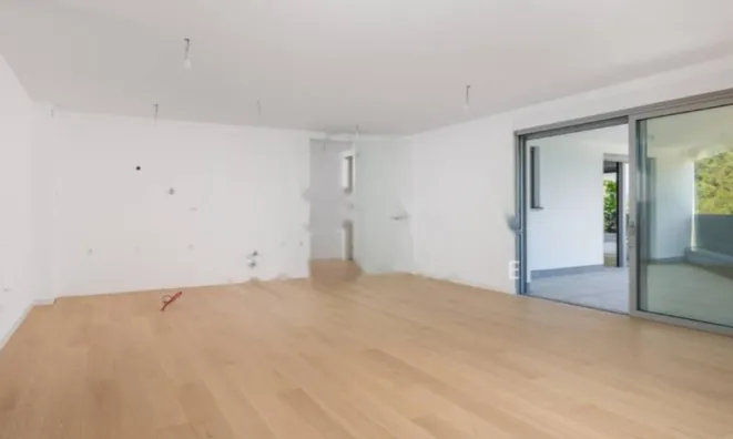 Недвижимость Четырёхкомнатная квартира Центр: 25