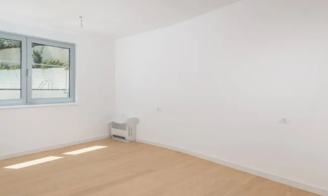 Недвижимость Четырёхкомнатная квартира Центр: 35