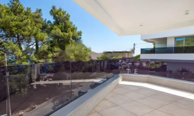 Недвижимость Четырёхкомнатная квартира Центр: 52