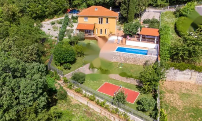 Недвижимость Семейный дом в Вепринце: 1