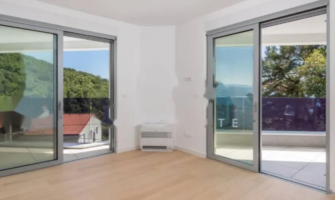 Недвижимость Двухкомнатная квартира Центр: 3