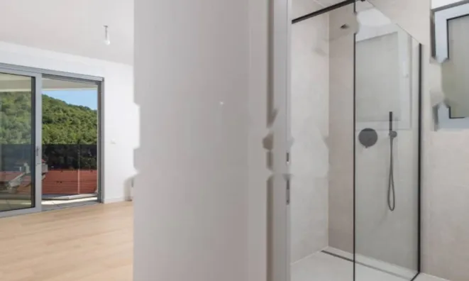 Недвижимость Двухкомнатная квартира Центр: 8