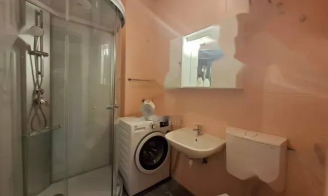 Недвижимость Двухкомнатная квартира Центр: 9