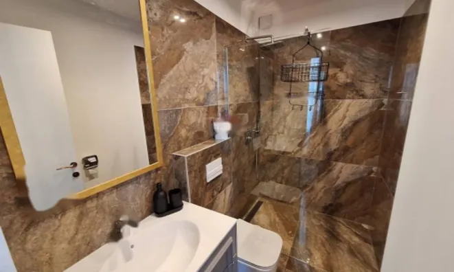 Недвижимость Трехкомнатная квартира Добреч: 4