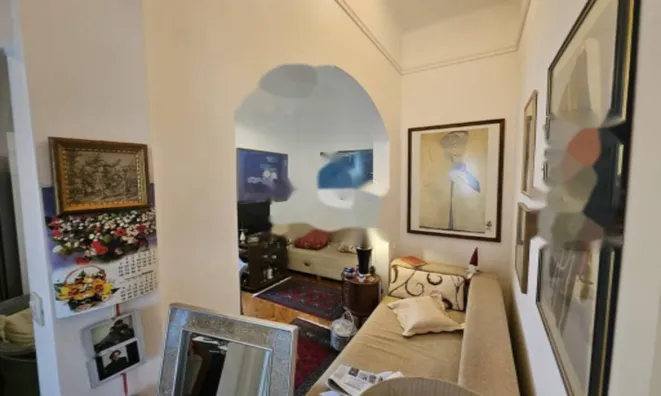 Недвижимость Двухкомнатная квартира в центре: 1