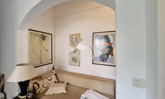 Недвижимость Двухкомнатная квартира в центре: 3