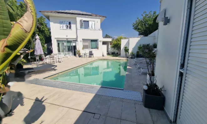 Недвижимость 5 Bedrooms Villa For sale in Agios Athanasios, Limassol: 3