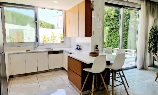 Недвижимость 5 Bedrooms Villa For sale in Agios Athanasios, Limassol: 5