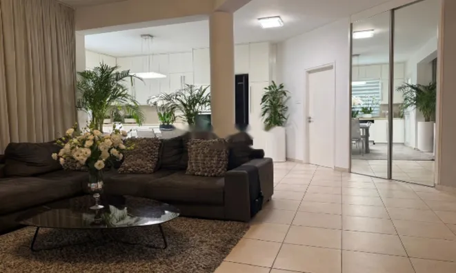 Недвижимость 3 Bedrooms Apartment For sale, Green Area - Germasogia, Limassol: 2