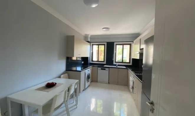 Недвижимость 3 Bedroom Apartment For Sale in Limassol, Pyrgos Tourist Area: 4