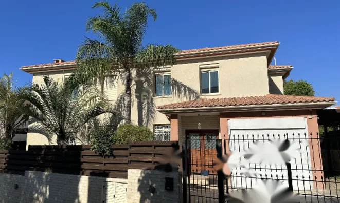 Недвижимость 4 Bedroom Coastal Villa for Sale in Pyrgos, Limassol: 1