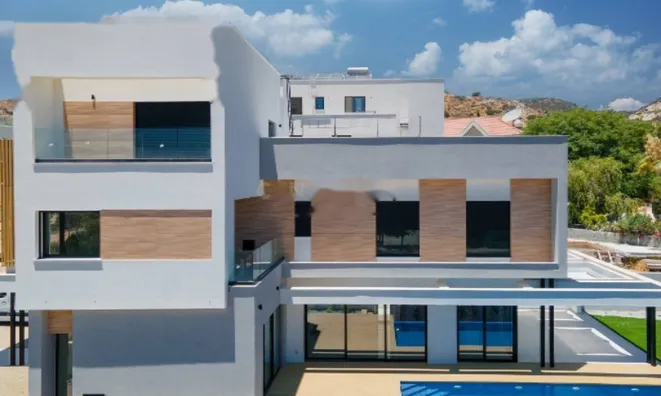 Недвижимость 4 Bedroom Villa For Sale in Agios Tychonas, Limassol: 1