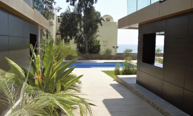 Недвижимость Luxury 3-Bedroom Seafront Apartment in Agios Tychonas, Limassol: 2