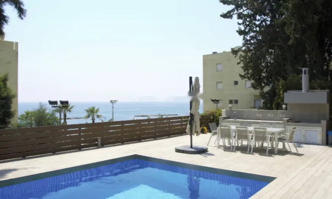 Недвижимость Luxury 3-Bedroom Seafront Apartment in Agios Tychonas, Limassol: 5