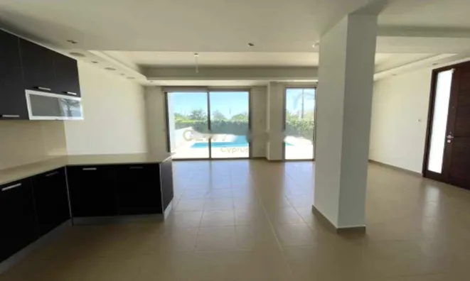 Недвижимость 3 Bedroom Apartment for Sale in Pervolia, Larnaca: 6