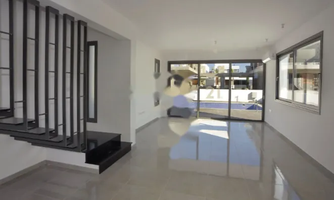 Недвижимость 5 Bedroom House For Sale in Larnaca, Dhekelia: 2