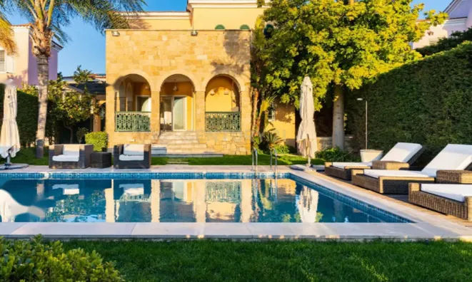 Недвижимость 5 Bedroom Beachfront Villa for Sale in Limassol Marina: 2