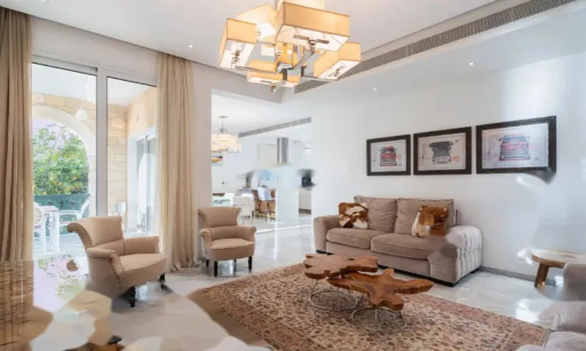 Недвижимость 5 Bedroom Beachfront Villa for Sale in Limassol Marina: 4