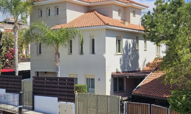 Недвижимость 5 Bedroom Coastal Villa for Sale in Pyrgos, Limassol: 1