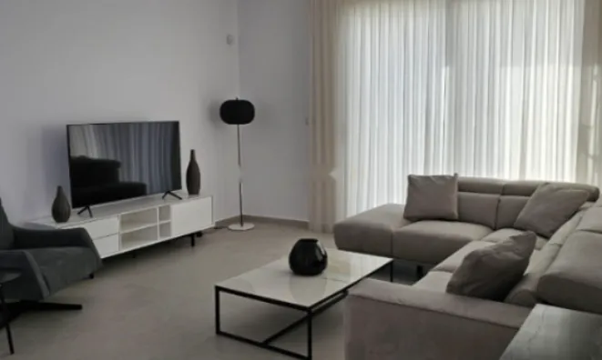 Недвижимость 4 Bedroom Villa For Sale in Chlorakas: 4