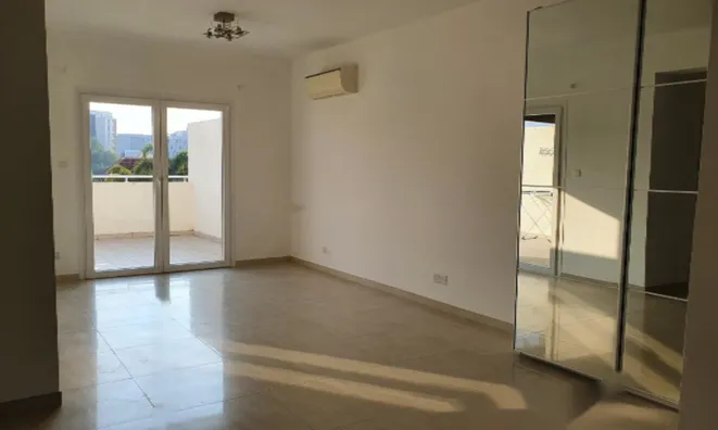 Недвижимость Charming 2 Bedroom Duplex Just Steps from the Sea in a Beautiful Complex: 10