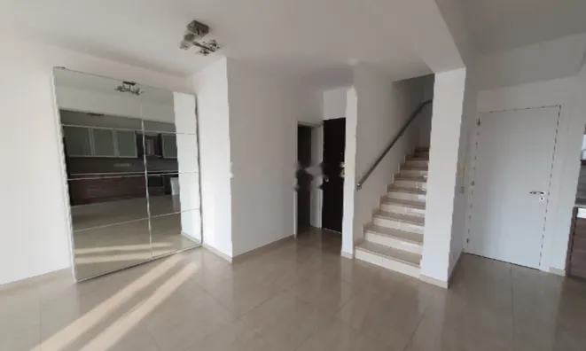 Недвижимость Charming 2 Bedroom Duplex Just Steps from the Sea in a Beautiful Complex: 11