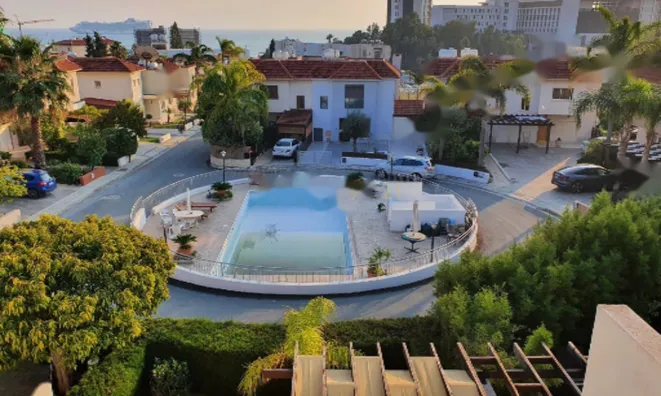 Недвижимость Charming 2 Bedroom Duplex Just Steps from the Sea in a Beautiful Complex: 12