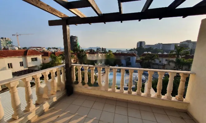 Недвижимость Charming 2 Bedroom Duplex Just Steps from the Sea in a Beautiful Complex: 16
