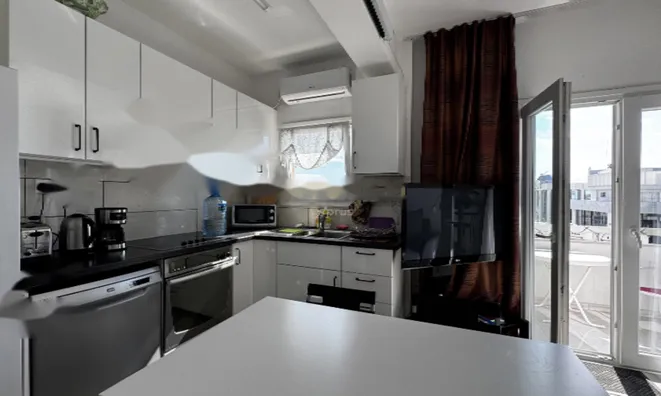 Недвижимость 1 Bedroom Apartment For Sale in Mesa Geitonia, Limassol: 4