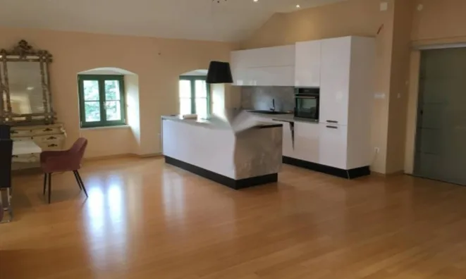 Недвижимость Трехкомнатная квартира в центре: 6