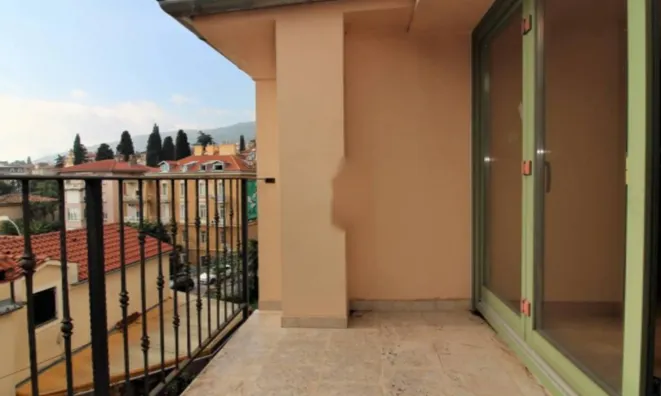 Недвижимость Трехкомнатная квартира в центре: 7