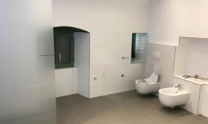 Недвижимость Трехкомнатная квартира в центре: 10