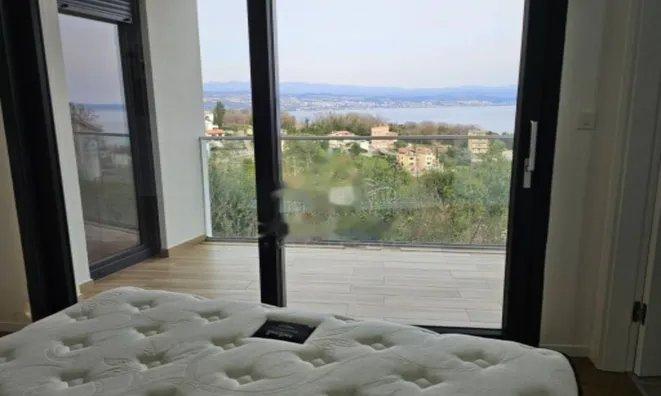 Недвижимость Трёхкомнатная квартира Оприч: 27