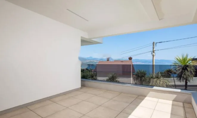 Недвижимость Трехкомнатная квартира центр: 2