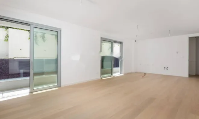 Недвижимость Трехкомнатная квартира центр: 4