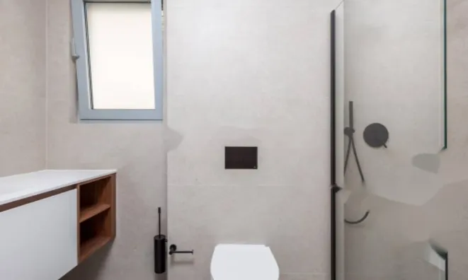 Недвижимость Трехкомнатная квартира центр: 13