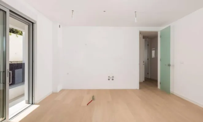 Недвижимость Трехкомнатная квартира центр: 21