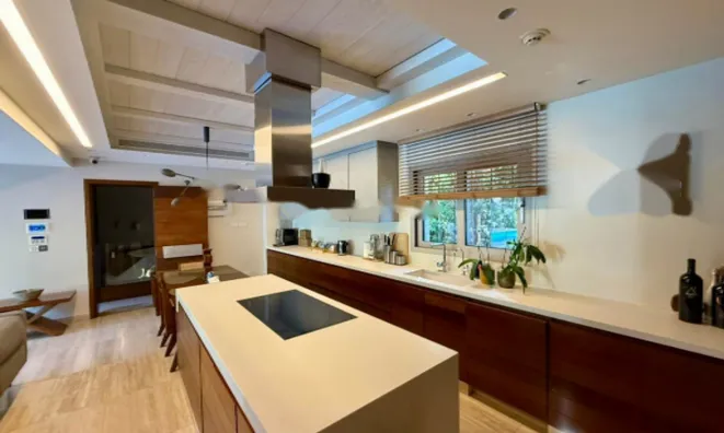 Недвижимость Beachfront 5 Bedroom Ultra-Luxury Villa in Agios Tychonas, Limassol: 3