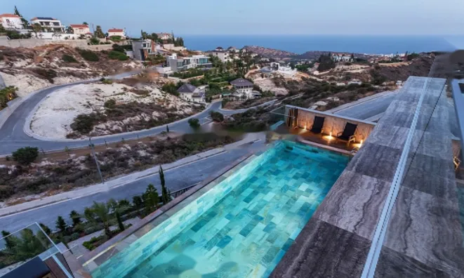 Недвижимость Luxury 6 Bedroom Villafor Sale in Agios Tychonas, Limassol: 1