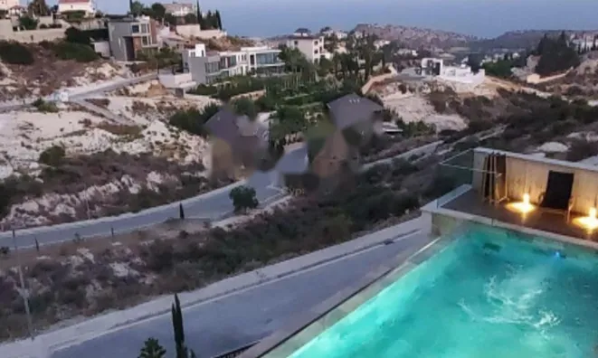 Недвижимость Luxury 6 Bedroom Villafor Sale in Agios Tychonas, Limassol: 15