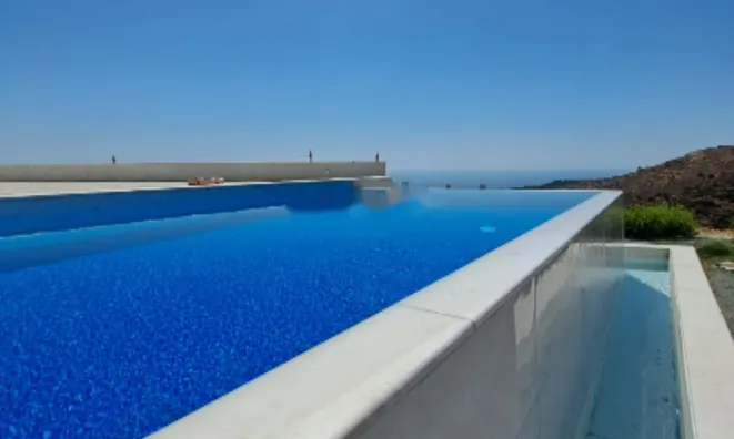 Недвижимость 7 Bedroom Villa For Sale in Agios Tychonas: 2