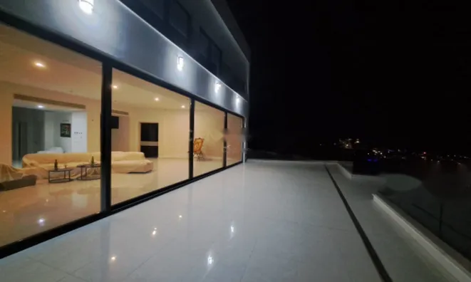 Недвижимость 7 Bedroom Villa For Sale in Agios Tychonas: 6