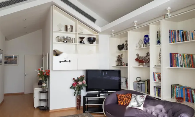 Недвижимость 6 Bedroom Villa for Sale in Limassol, Agios Tychonas: 3