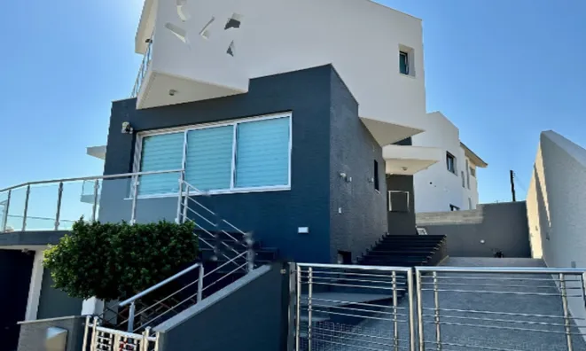 Недвижимость 6 Bedroom Villa For Sale in Agios Athanasios, Limassol: 3