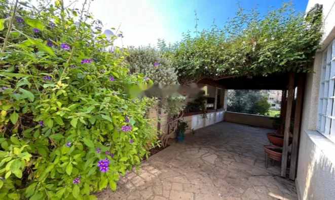 Недвижимость 5 Bedroom House and Office For Sale in Agios Nektarios: 8