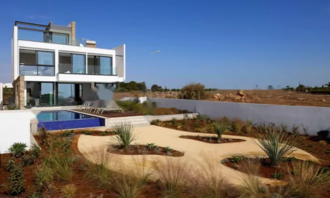 Недвижимость 5 Bedroom Villa For Sale in Agia Napa: 2